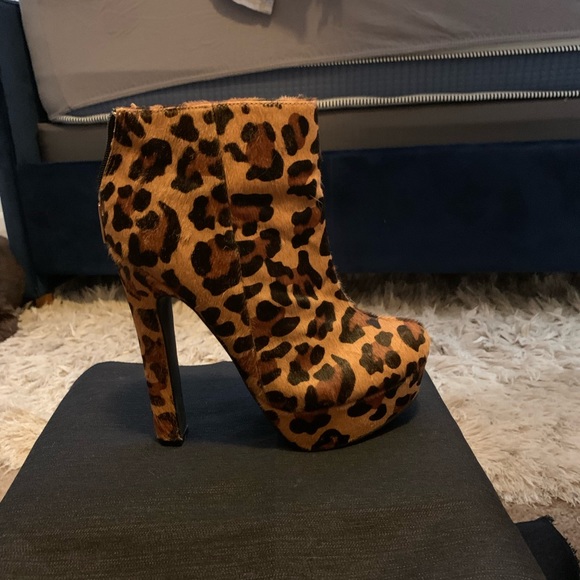 Colin Stuart leopard platform booties - Picture 2 of 6